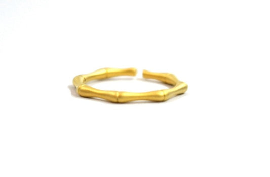 Gold bamboo adjustable ring.