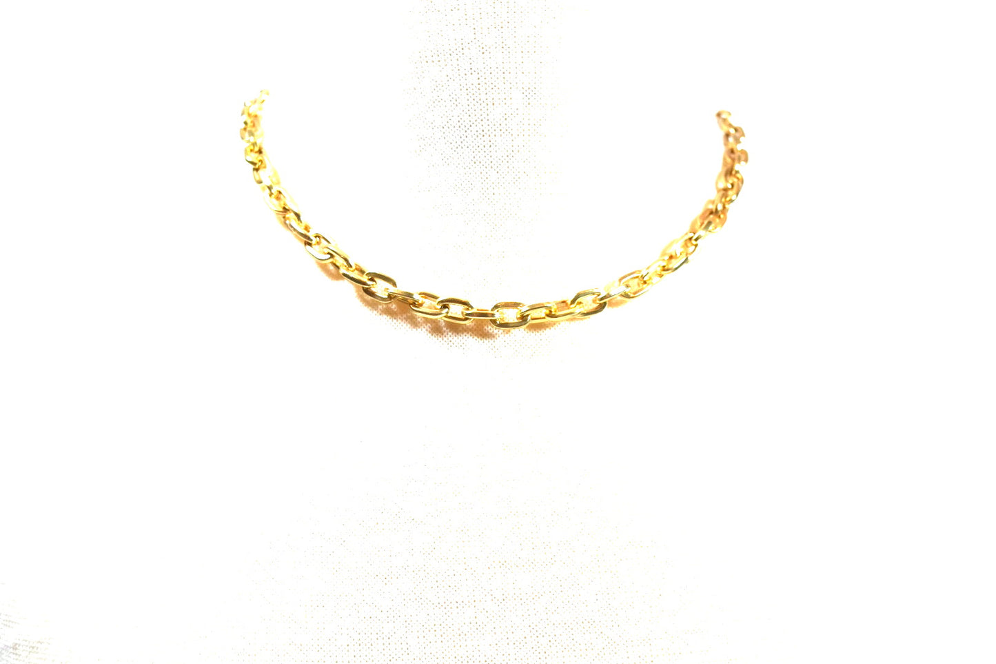 16 in chain choker in gold featuring toggle clasp.